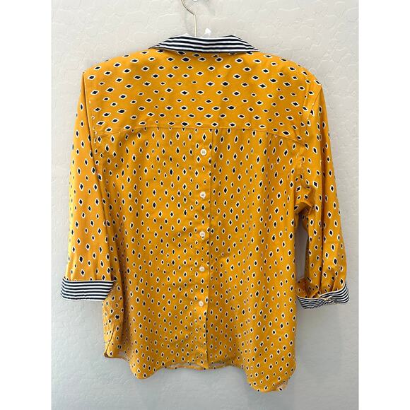 CHICOS | No Iron Golden Yellow Contemporary Medallion Print Button Up Top | 12 - Picture 4 of 7